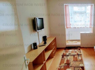 Apartament 3 camere semidecomandat - zona Calea Bucuresti