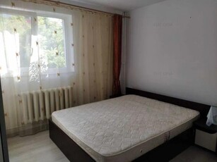 Apartament cu 2 camere, decomandat, etajul 2/4, zona Podu Ros