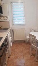 Apartament cu 2 camere, etaj 2/4, zona Podu Ros