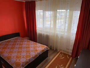 Apartament cu 2 camere, etajul 4/10, zona Podu Ros