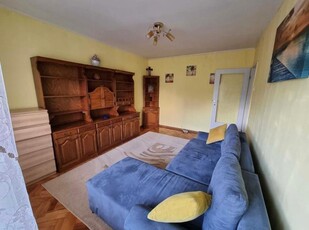 Apartament cu 3 camere decomandat, etaj 1/9, zona Podu Ros