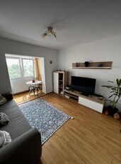 Apartament cu 3 camere decomandat, etaj 3/4, zona Alexandru cel Bun