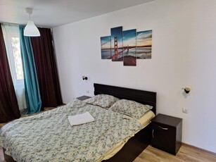 Apartament cu 3 camere, zona Nicolina 1