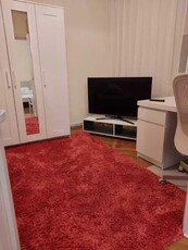 Apartament cu 3 camere - zona Podu Ros - Palas