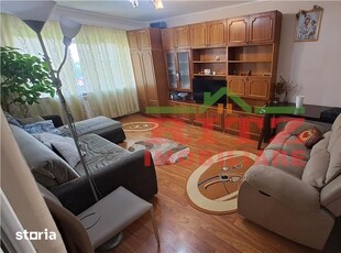 Vanzare apartament 3 camere renovat in zona Malu Rosu