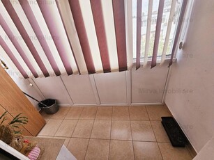 Vanzare apartament 2 camere, semidecomandat, zona Vest Marasesti