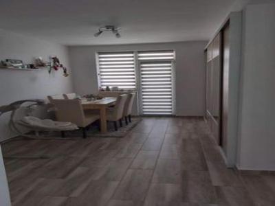Apartament 3 camere decomandat in Floresti