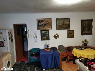 De vanzare apartament 3 camere, demisol str. Emil Racovita !