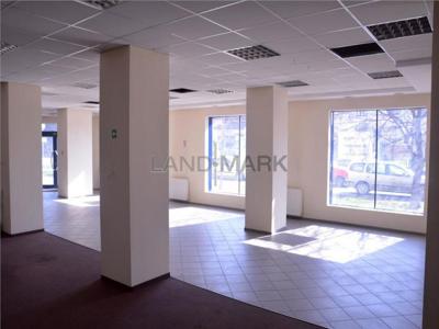 Spatiu comercial, 260mp cu vitrine, la bulevard