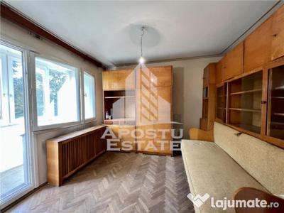 Apartament cu 3 camere, etaj intermediar, Zona Take Ionescu
