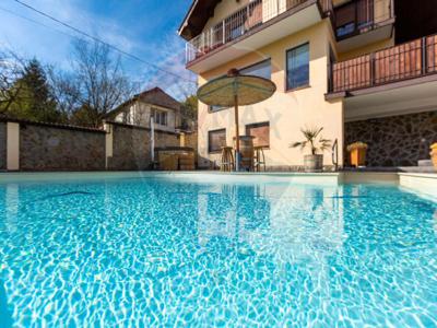 Casa deosebita cu piscina exterioara Stadionului Medias