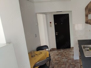 apartament cu 3 camere in zona Circumvalatiunii la 500 euro