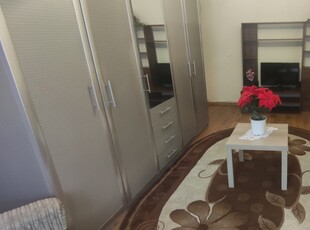 Închiriez apartament