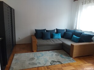 Proprietar inchiriez apartament cu 2 camere Piața M.Viteazul