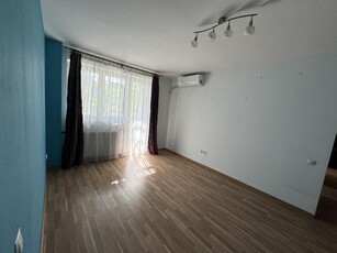 Titan 1 Decembrie apartament 3 camere renovat