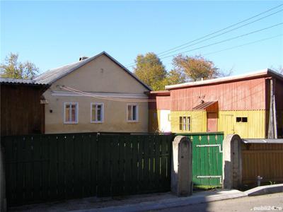 Casa cu multiple dependinte, curte si livada, in Campulung Moldovenesc