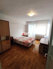 Apartament 3 camere, 2 bai, 2 balcoane, etaj 1, zona Centru