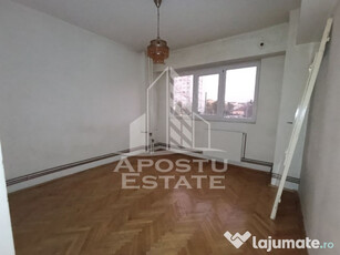 Apartament 3 camere, decomandat, centrala proprie, zona C...