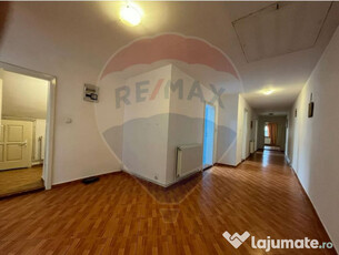 Apartament 3 camere decomandate la casa - zona Poplacii -...