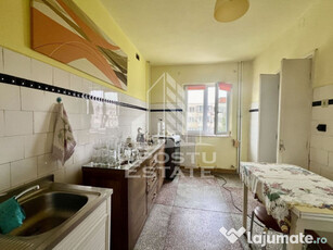 Apartament 3 camere, etaj 3 cu lift, Complexul Studentesc