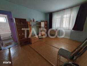 Apartament 3 camere semidecomandat etaj 1 zona Tudor Vladimirescu