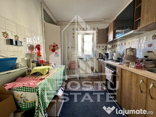 Apartament cu 3 camere, centrala proprie noua, etaj 2, zo...