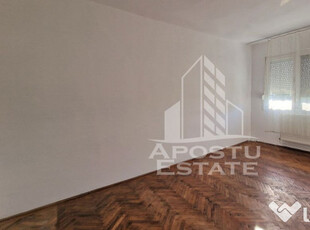 Apartament cu 3 camere, centrala proprie, zona Circumvala...