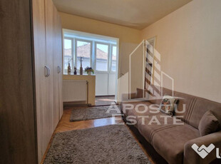 Apartament cu 3 camere, centrala proprie, zona Dacia