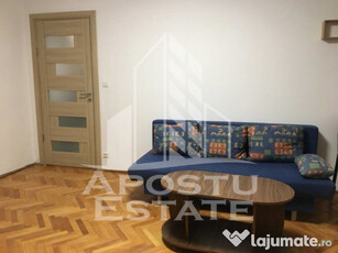 Apartament cu 3 camere, centrala termica, zona Circumvala...