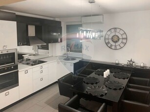 Apartament cu 3 camere de închiriat în zona Ultracentral