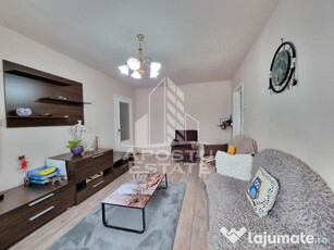 Apartament cu 3 camere, etaj intermediar, zona Circumvala...