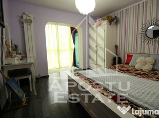 Apartament cu 3 camere, zona Lipovei