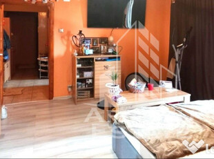 Apartament cu trei camere de vanzare, in zona Miorita, Arad.