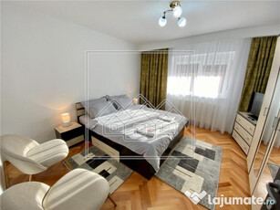 Apartament la casa - curte proprie 150 mp - zona Calea Dumbr