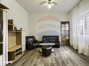 Apartament la Casă cu 3 Camere si Curte, Central, Zona Intim