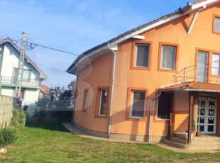 Casa cu 6 camere, 294 mp, zona-Nufarul