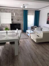 De inchiriat Apartament 3 camere situat in zona Cetate (Bloc Nou). Pret inchiriere: 382 Euro/luna.