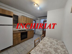 De inchiriat Apartament 3 camere, zona Cetate-Piata Bloc Nou. Pret inchiriere: 300 Euro/luna.