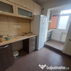 De vanzare apartament 2 camere fix pe centru etajul 1 mobilat