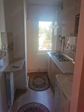 Inchiriez apartament