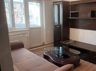 închiriez apartament 3camere