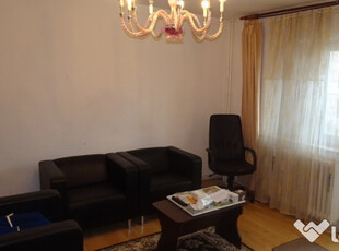 Inchiriez apartament 4 camere decomandat Deva, Independentei, et. 3