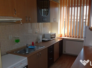 Inchiriez, apartament cu 2 camere in Deva, zona Casa de Cultura