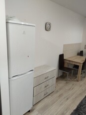 Persoană fizică inchiriez apartament cu o cameră