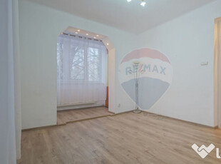 Apartament 2 camere - de închiriat - str. Toamnei/ Centr...