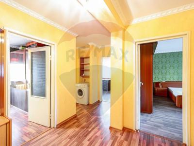 Apartament 3 camere vanzare in bloc de apartamente Bihor, Oradea, Central