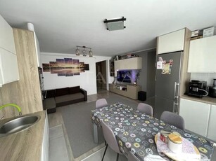 Apartament cu 3 camere de vanzare in Floresti