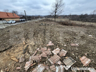 Teren intravilan de vanzare, 1700 mp, zona Stroiesti