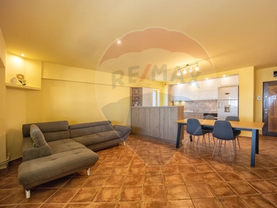 Apartament 3 camere inchiriere in bloc de apartamente Brasov, Central