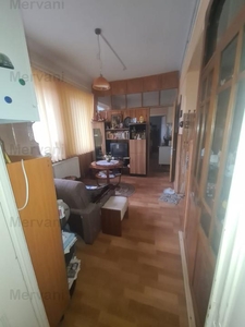 Apartament cu 3 camere de vânzare în Câmpina